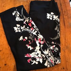 NWT Fabletics black floral print leggings